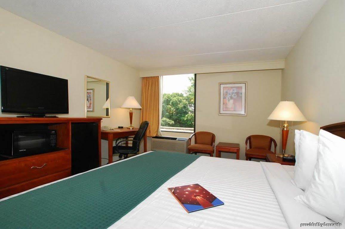 Best Western Plus Lower South End Charlotte Habitación foto